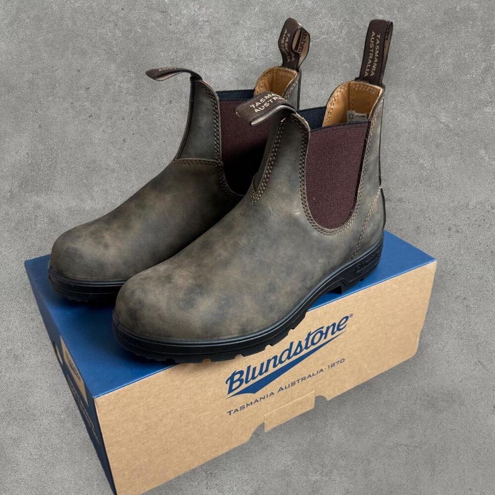 New in box blundstone classic 585 boots in rustic brown, size US 8.5